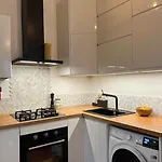 Central, Appartement Parisien, Welcome Home !