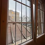 Central, Appartement Parisien, Welcome Home !